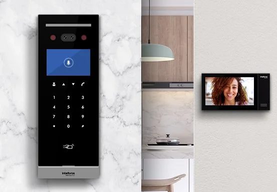 Tela do videoporteiro instalada dentro do apartamento